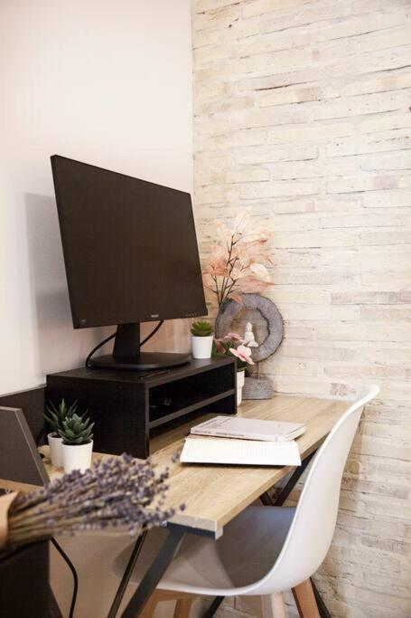 Rb - Urban Loft Retreat, Comfort & Good Location Валенсия Екстериор снимка